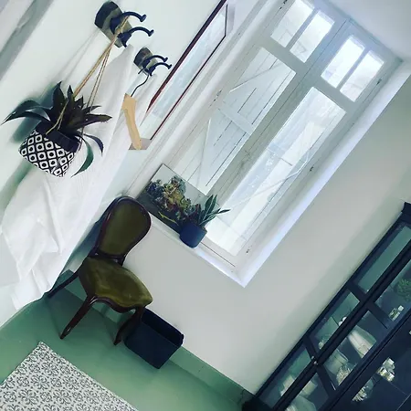 Maison De L'enfant Apartment